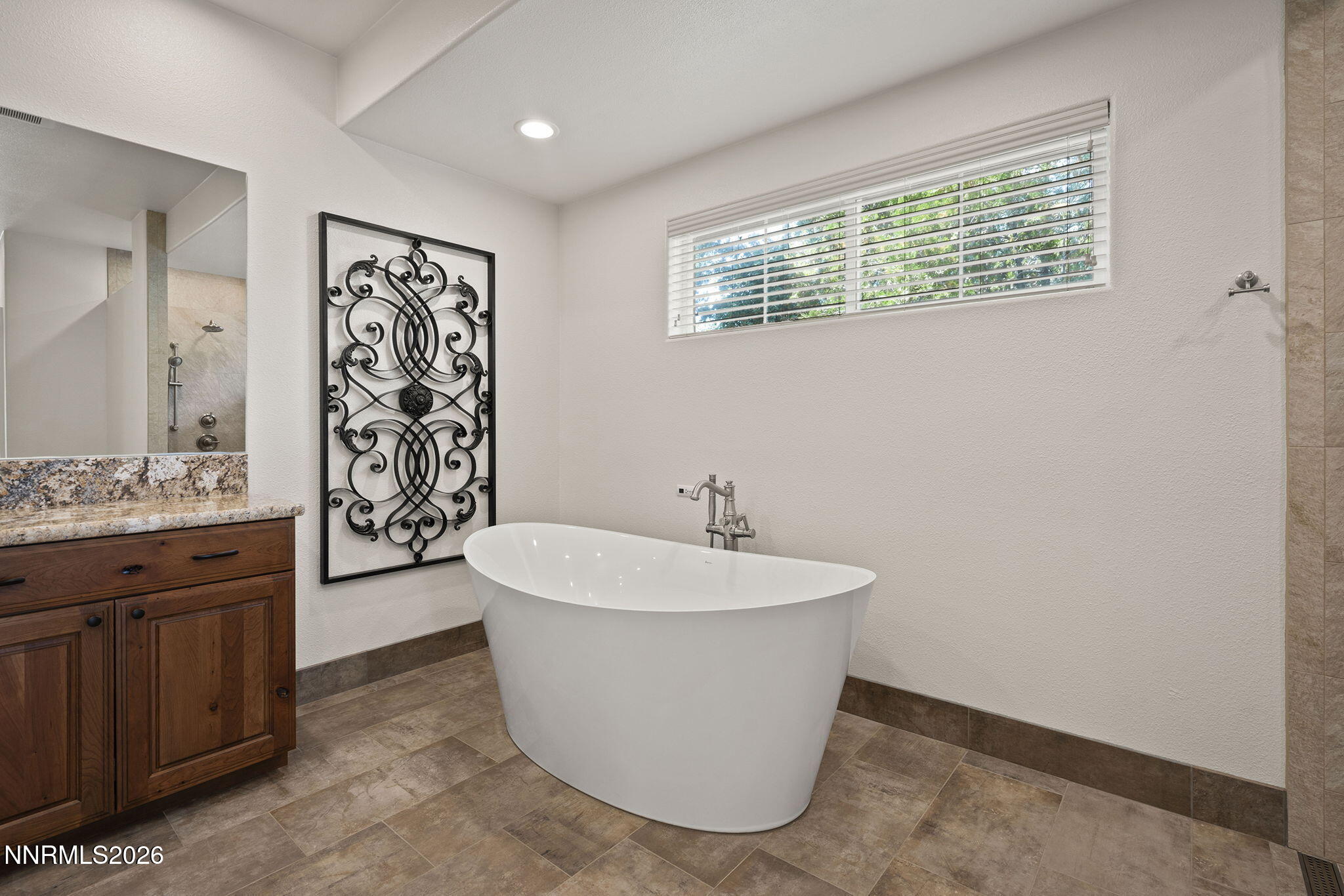 4885 Buckhaven Road Reno, NV 89519 - Photo 30 of 58 a spacious bathroom with a bathtub sink and mirror