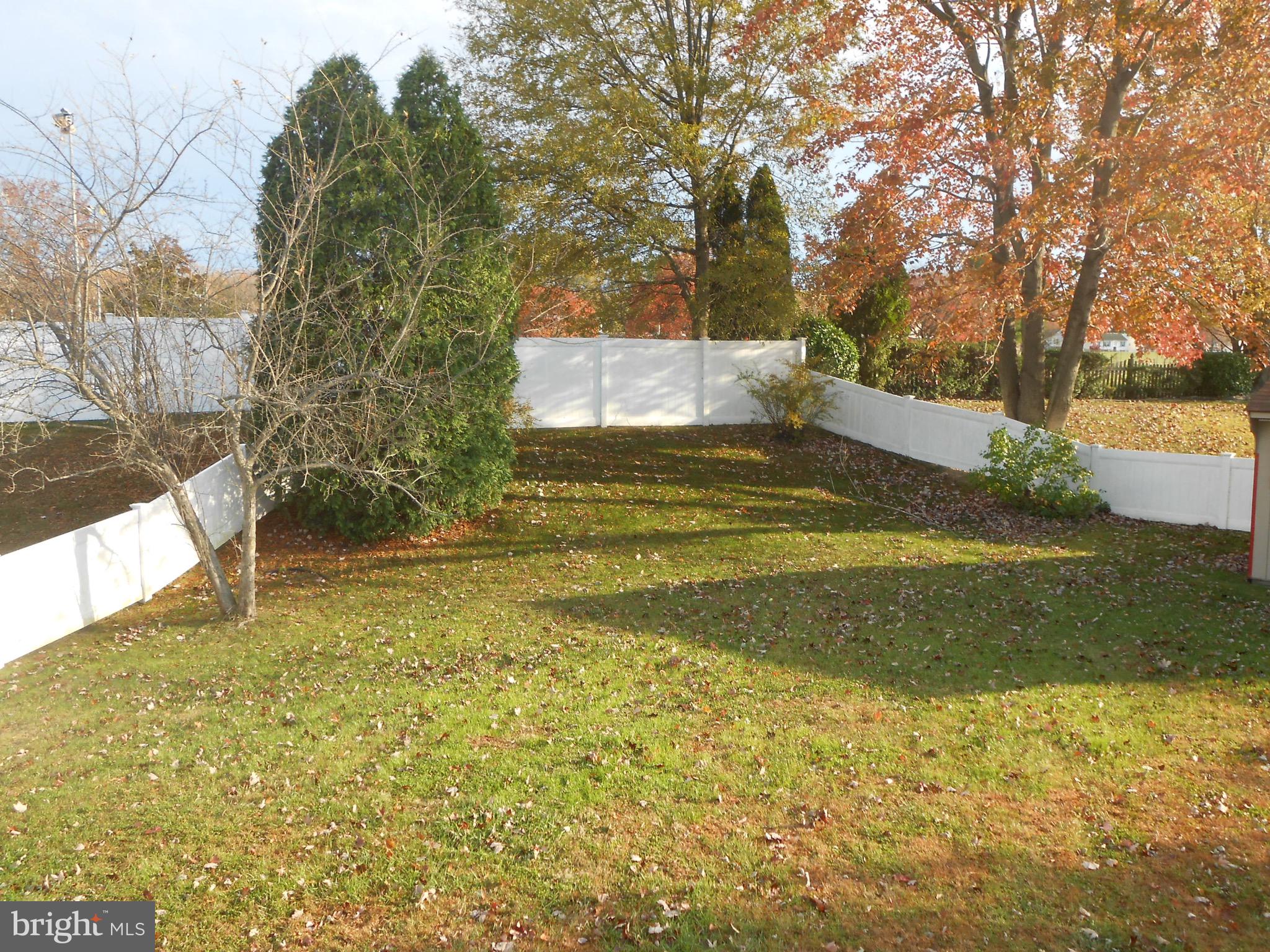 7121 Oliver Beach Road Baltimore, MD 21220 - Photo 2 of 25 LARGE FENCED BACK YARD