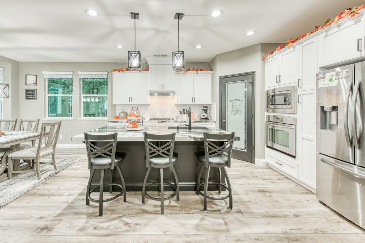 3334 Bellaire Avenue Clovis, CA 93619 - Photo 18 of 54 a view of a dining room with furniture window and outside view
