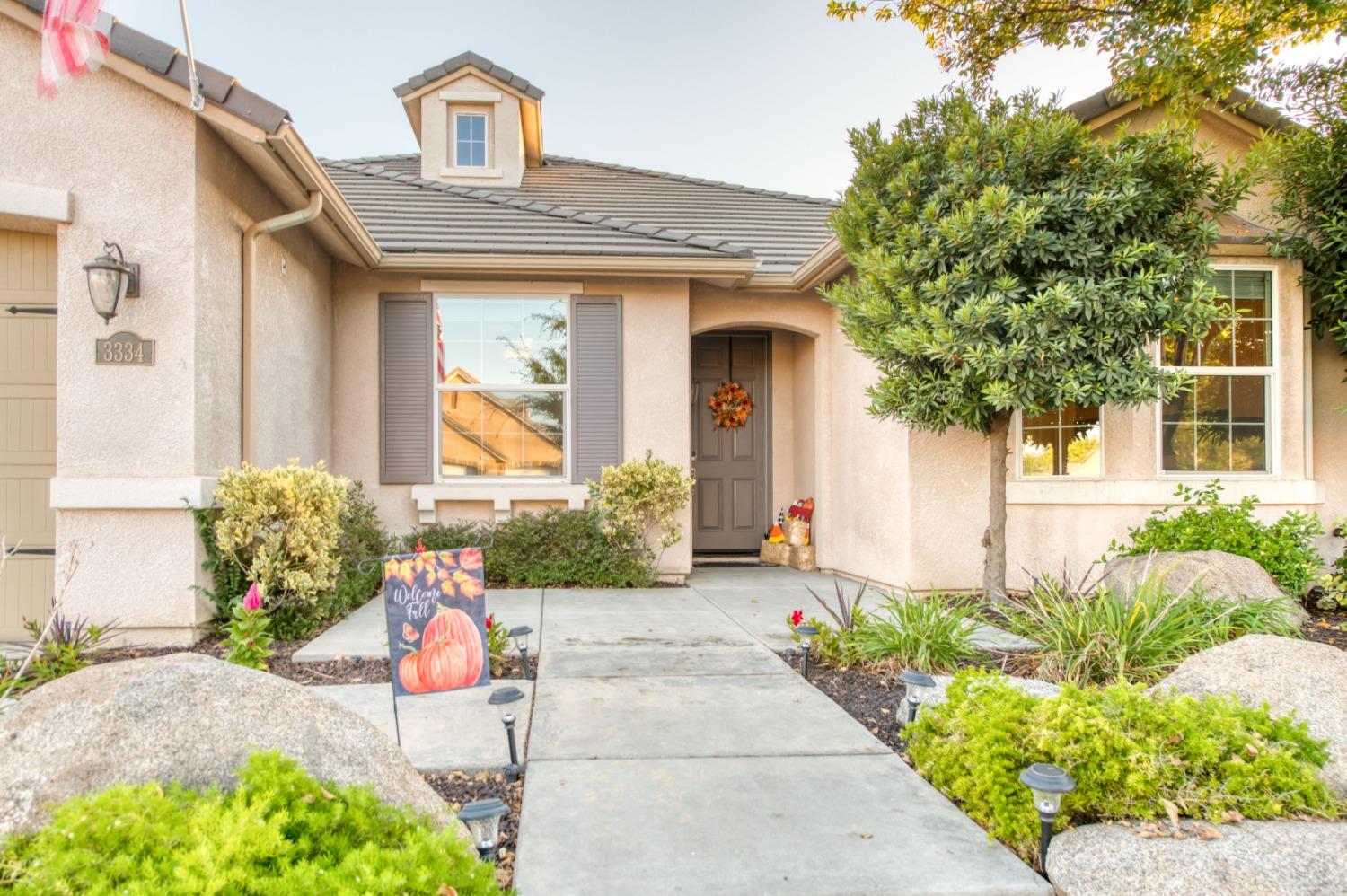 3334 Bellaire Avenue Clovis, CA 93619 - Photo 47 of 54 a front view of a house with a yard