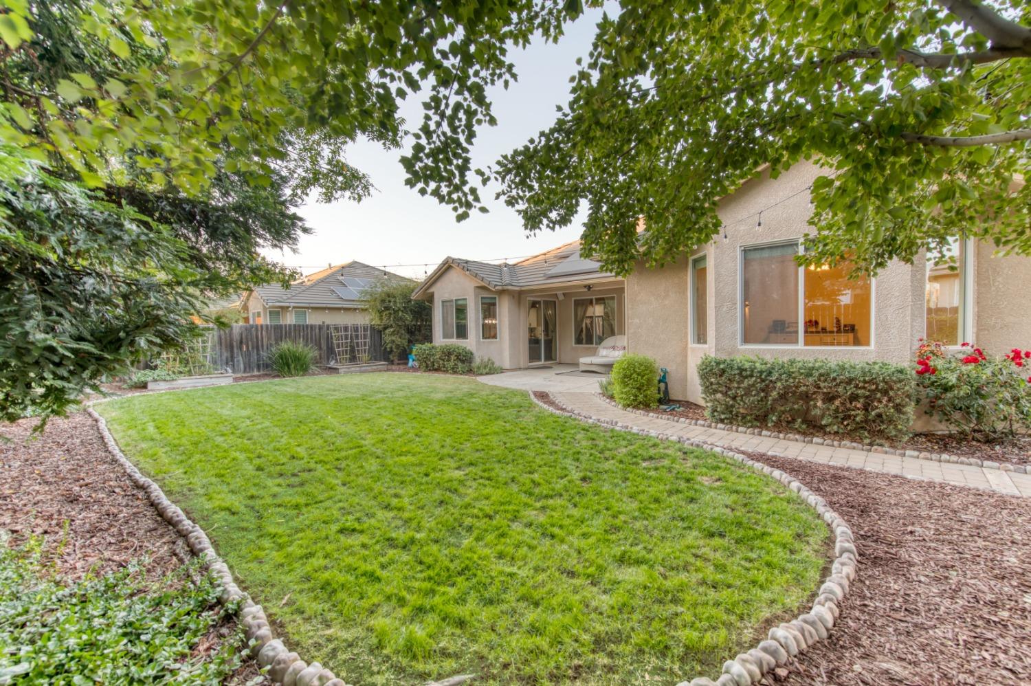3334 Bellaire Avenue Clovis, CA 93619 - Photo 52 of 54 a front view of a house with garden