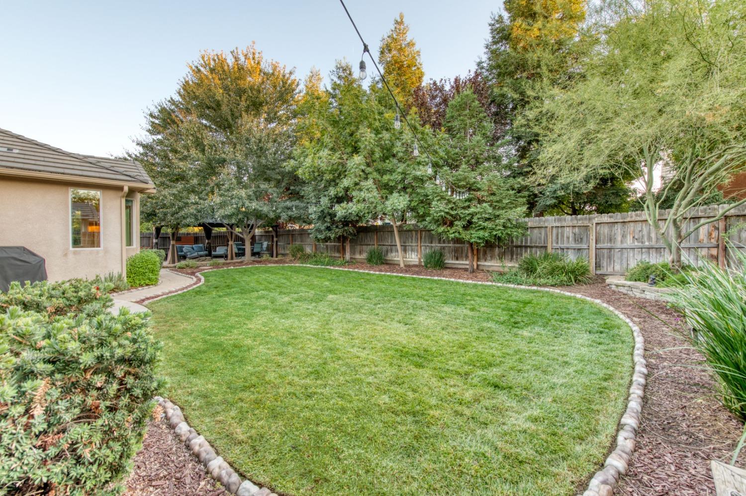 3334 Bellaire Avenue Clovis, CA 93619 - Photo 53 of 54 a view of a backyard with a garden