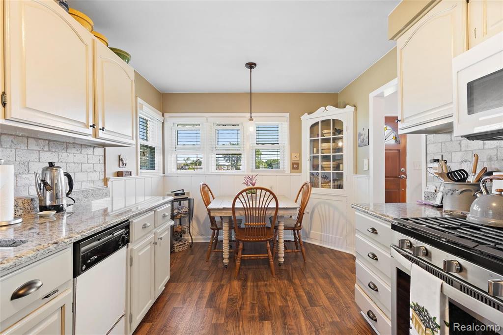 327 West Maple Road Clawson, MI 48017 - Photo 13 of 26