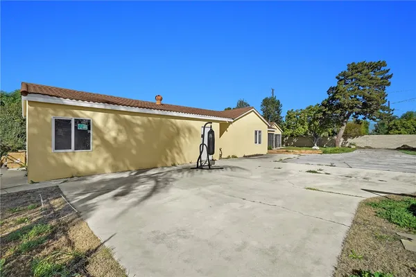 a view of a backyard of the house