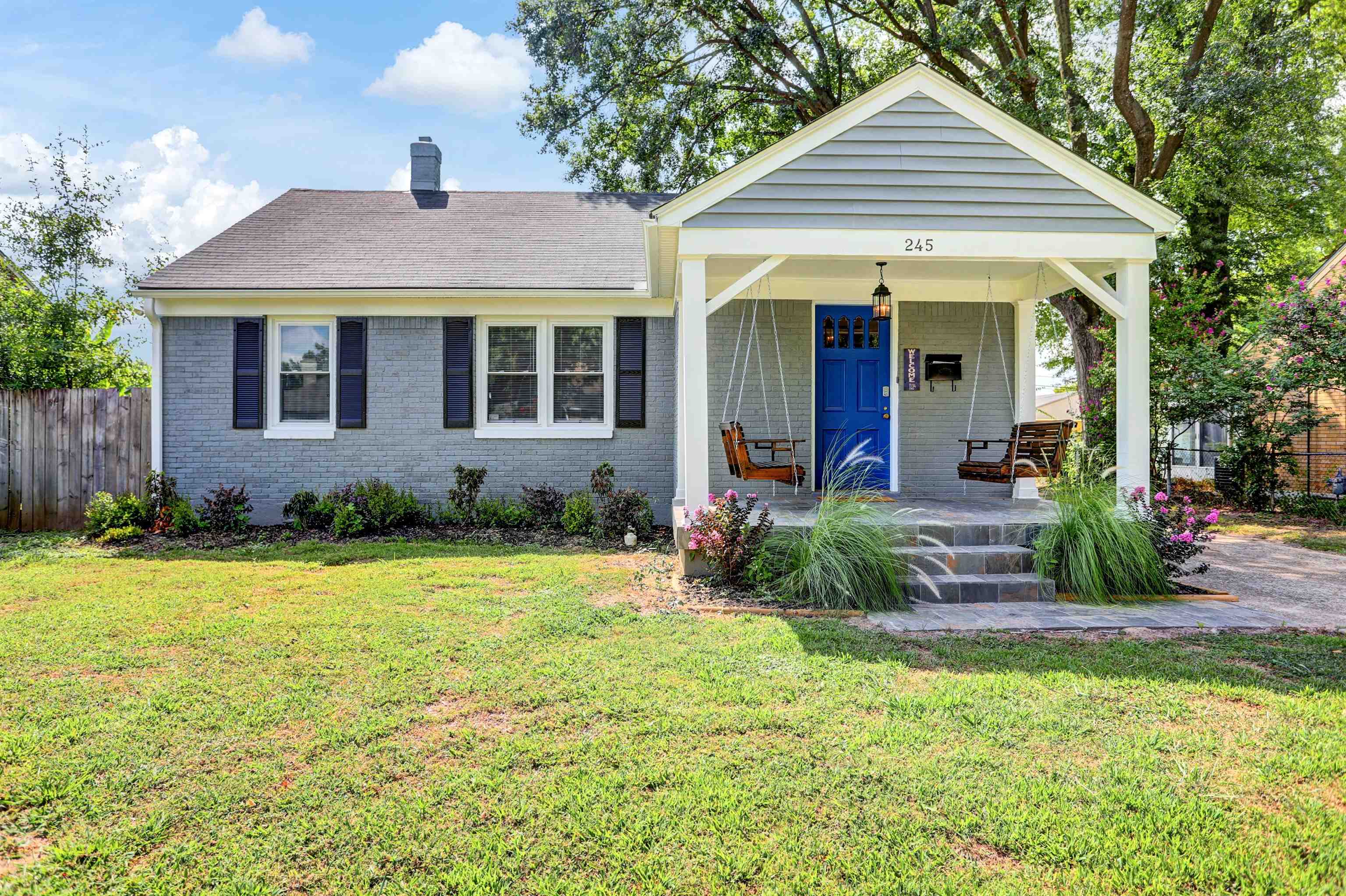 245 West Edwin Circle Memphis, TN 38104 - Photo 25 of 39 a front view of a house with garden