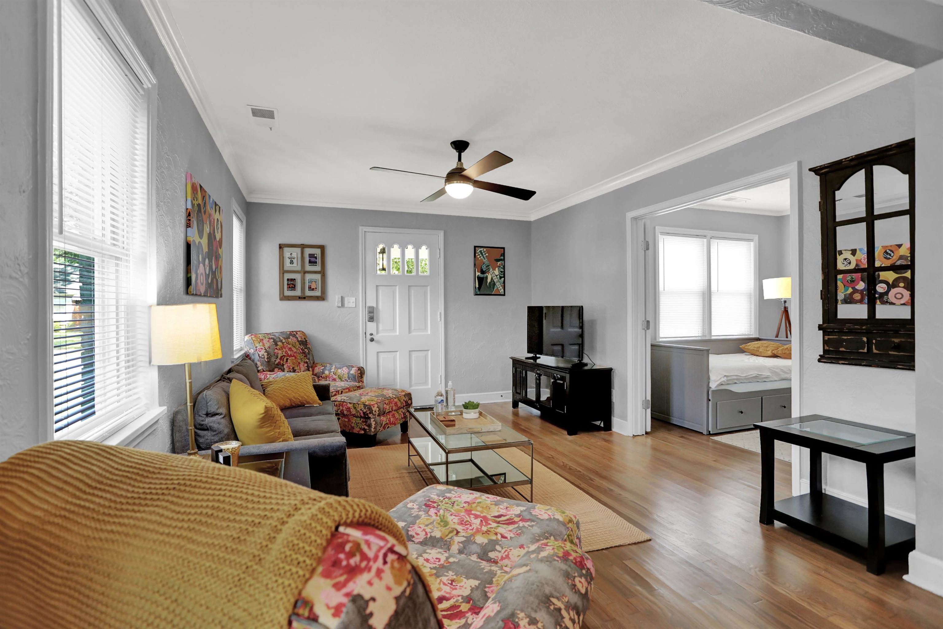 245 West Edwin Circle Memphis, TN 38104 - Photo 5 of 39 a bedroom with two beds and a window