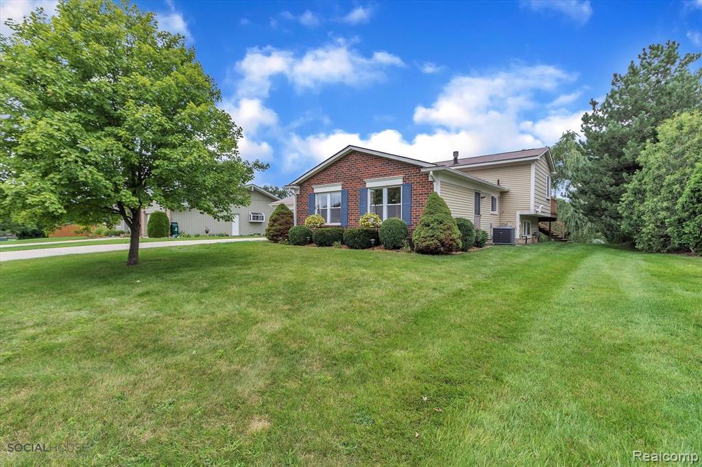 41272 Village Lake Road Novi, MI 48375 - Photo 4 of 56