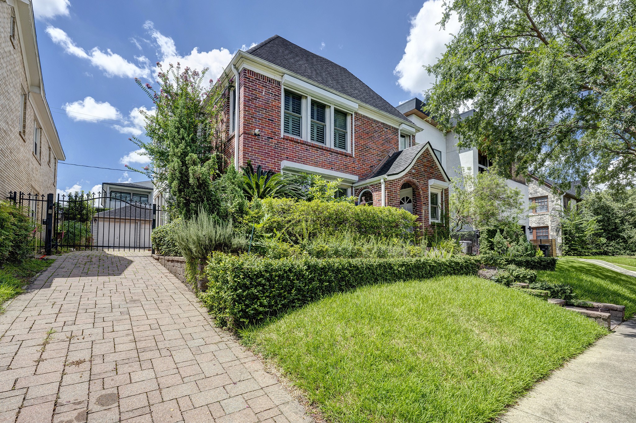 1919 West McKinney Street Houston, TX 77019 - Photo 31 of 31 a front view of a house with a yard