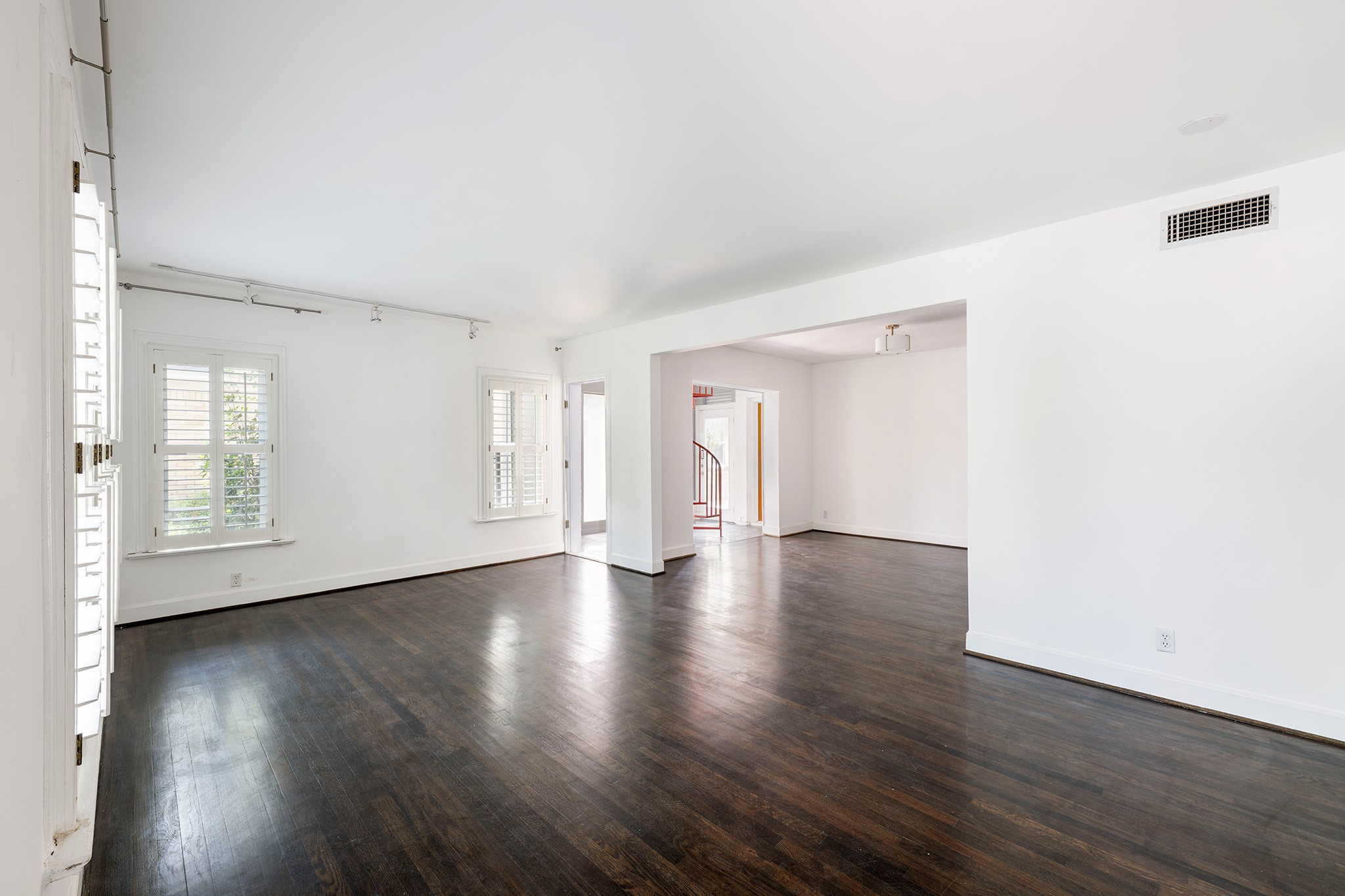 1919 West McKinney Street Houston, TX 77019 - Photo 4 of 31 an empty room with wooden floor and windows