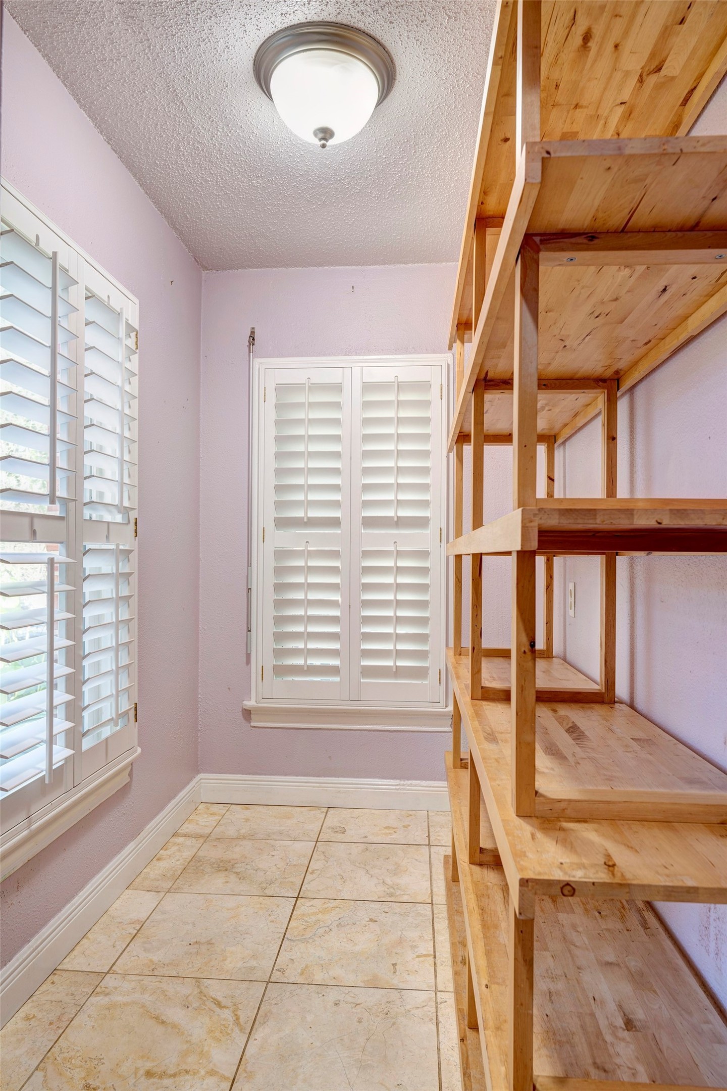 1919 West McKinney Street Houston, TX 77019 - Photo 10 of 31 a view of an empty room with windows