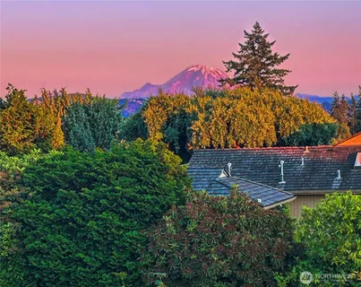 $4,950,000 | 9501 Northeast 13th Street, Clyde Hill, WA 98004