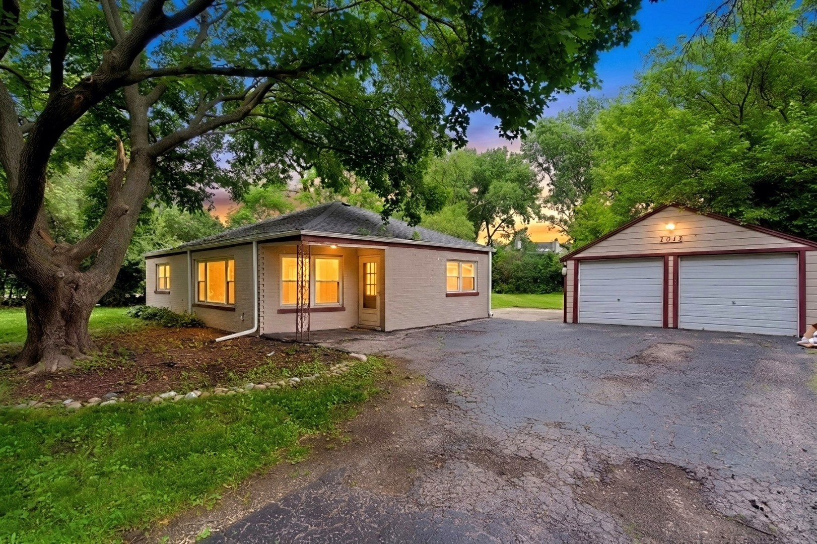 1013 Highmoor Road Lombard, IL 60148 - Photo 1 of 28