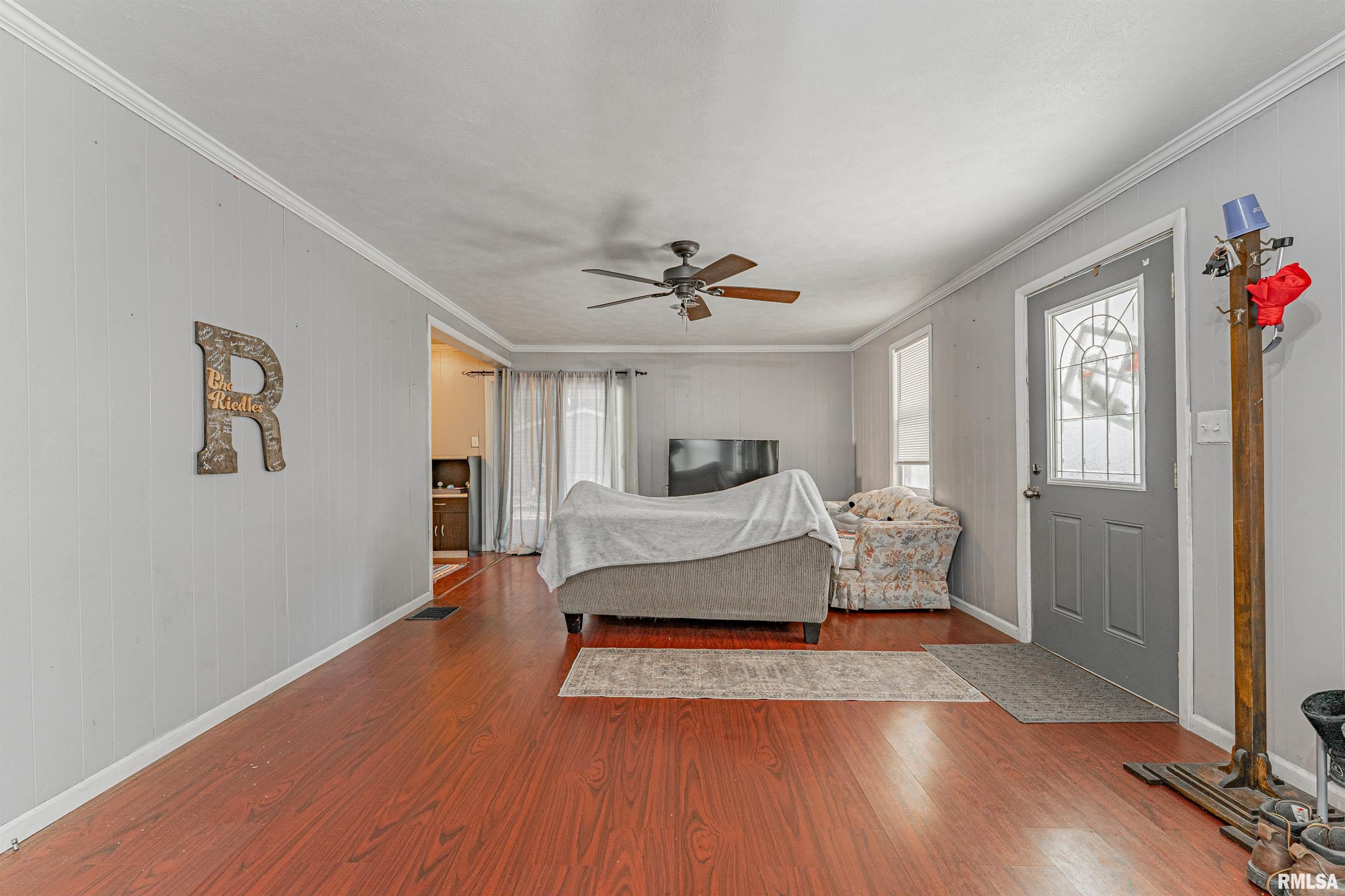 207 North Lafayette Street Mount Pulaski, IL 62548 - Photo 3 of 25