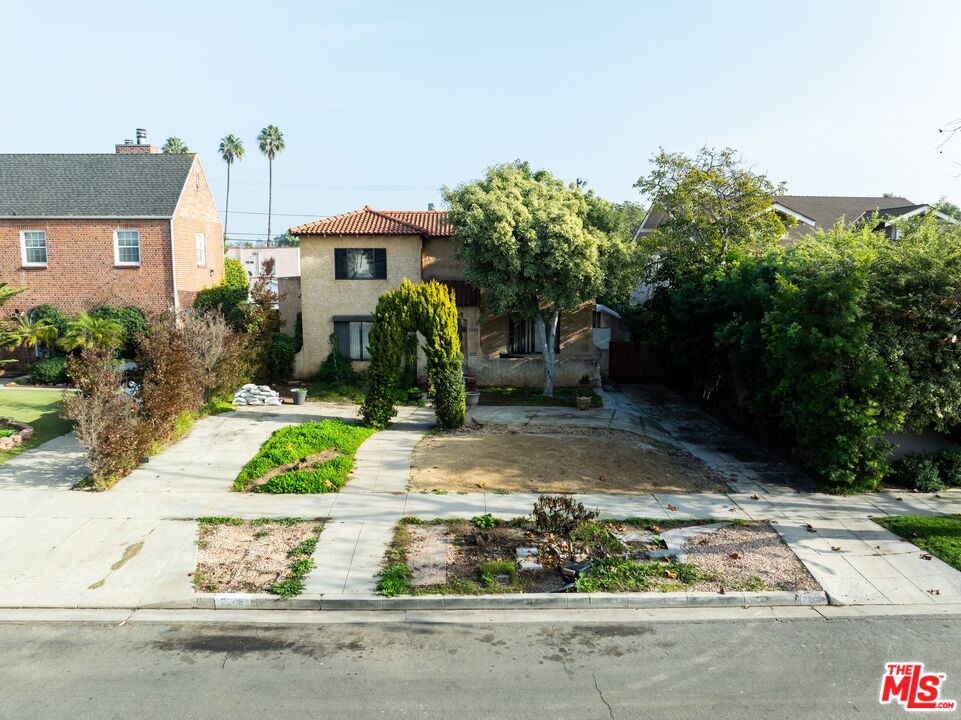 2208 Virginia Road Los Angeles, CA 90016 - Photo 3 of 8 a front view of a house with garden