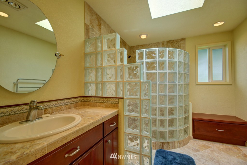 1807 West Beach Road Oak Harbor, WA 98277 - Photo 17 of 25 Gallery Image 17