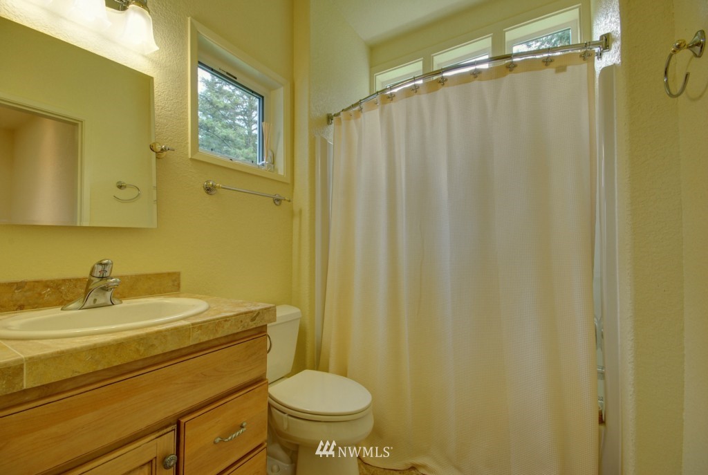 1807 West Beach Road Oak Harbor, WA 98277 - Photo 21 of 25 Gallery Image 21