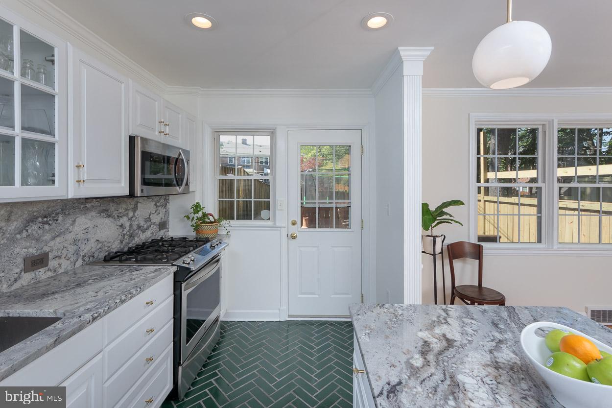 157 Dumbarton Road Baltimore, MD 21212 - Photo 7 of 40