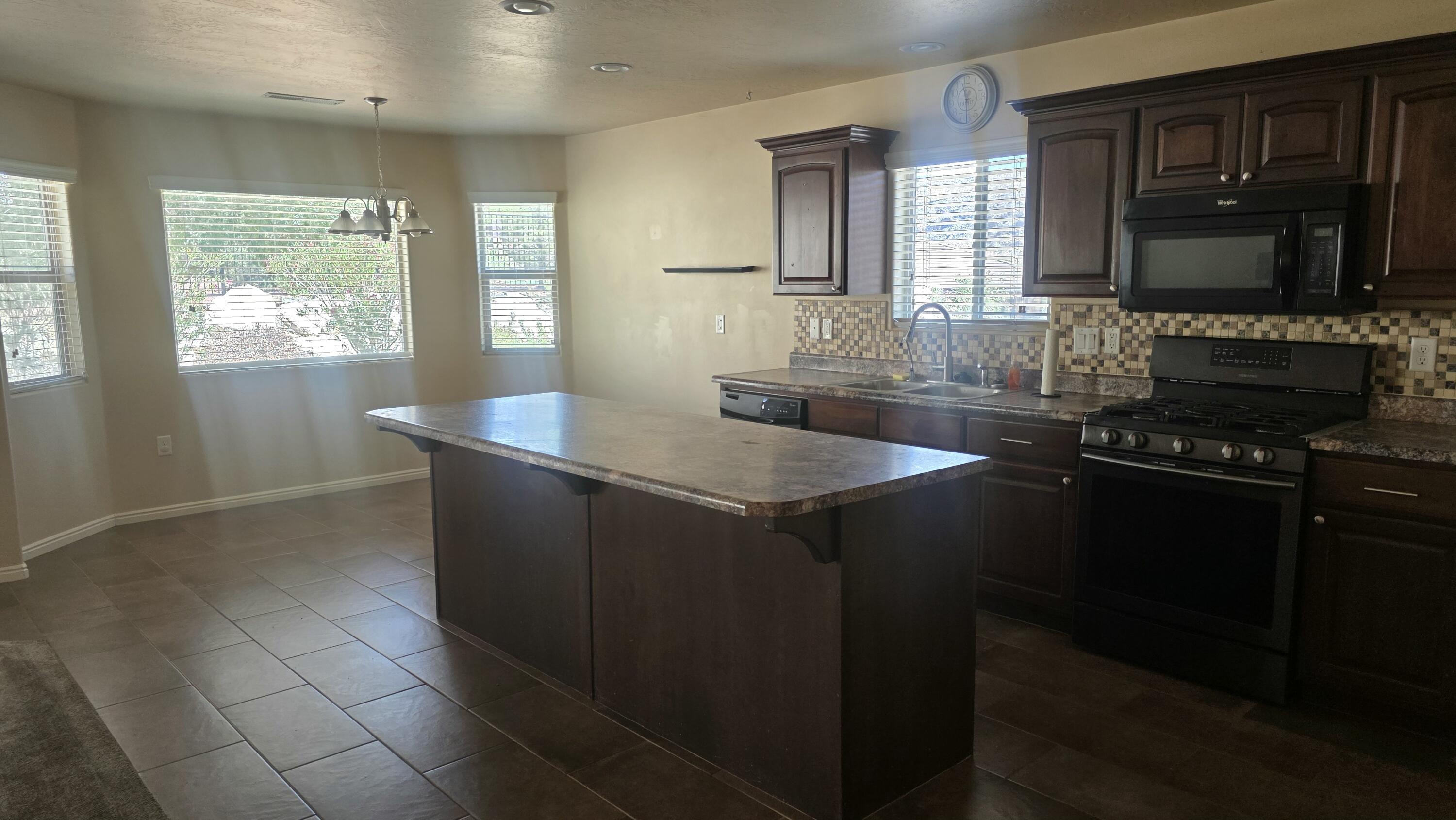 357 East 860 North Hurricane, UT 84737 - Photo 5 of 20 Kitchen