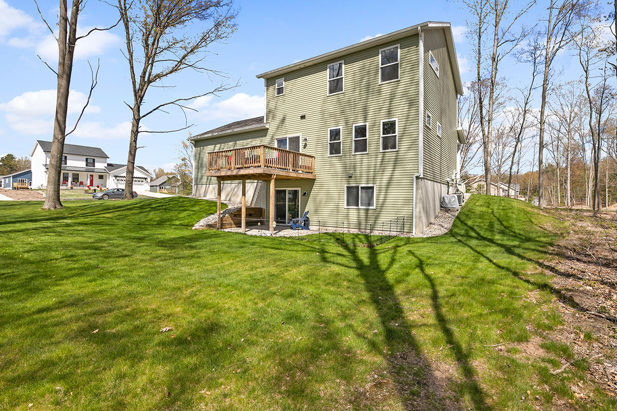 6017 Turtle Ridge Muskegon, MI 49444 - Photo 32 of 35 Second Level Deck