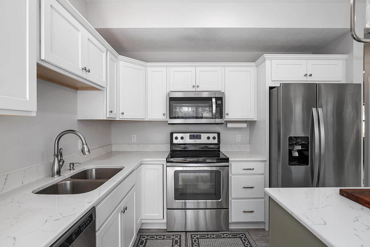 6017 Turtle Ridge Muskegon, MI 49444 - Photo 4 of 35 Stainless Appliances