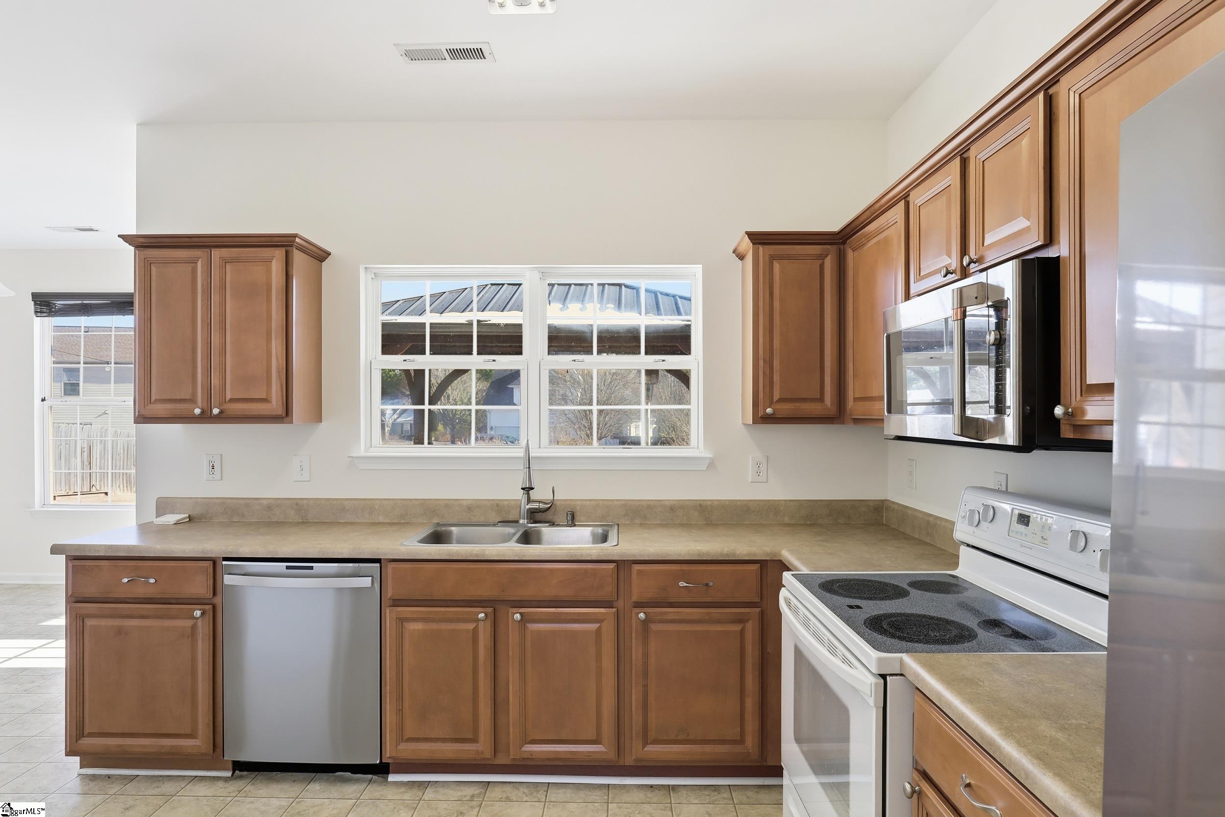 213 Worcester Lane Easley, SC 29642 - Photo 2 of 39