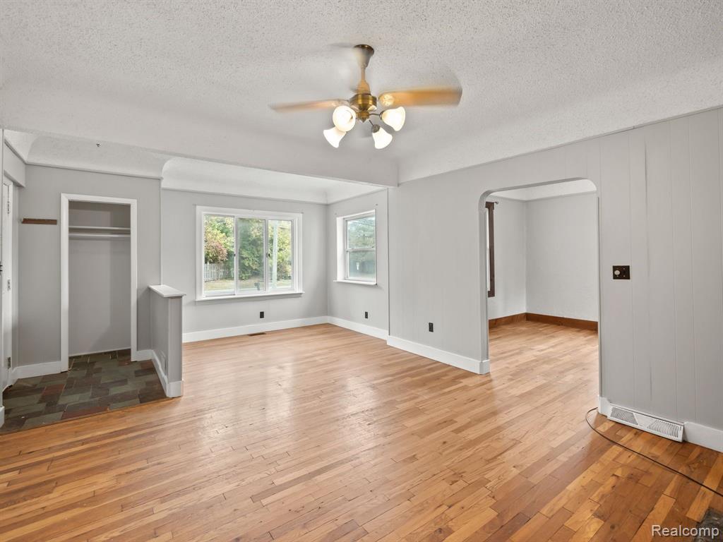 6401 Andersonville Road Waterford, MI 48329 - Photo 3 of 28