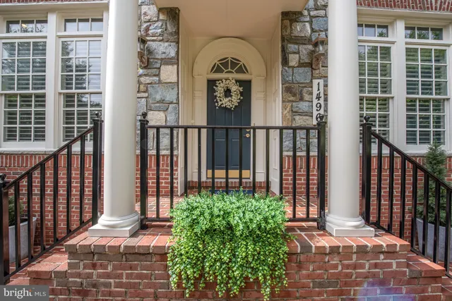 a view of a entrance door of the house