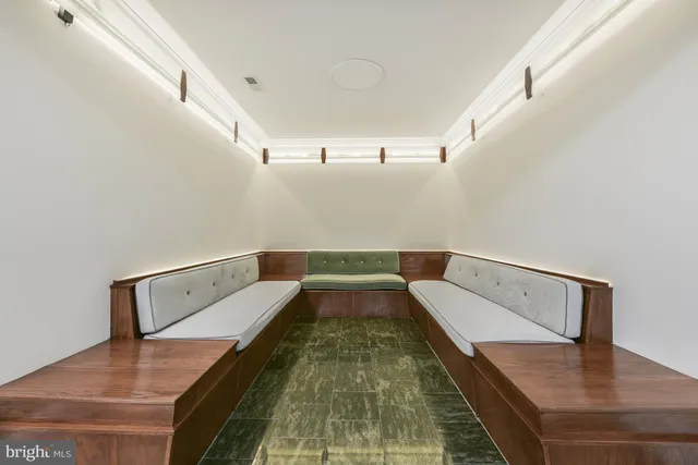 a view of utility room