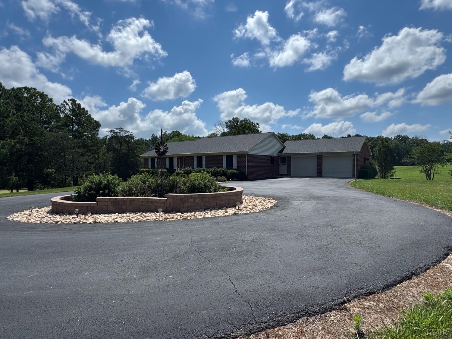 248 Willow Oak Road Appomattox, VA 24522 - Photo 2 of 30