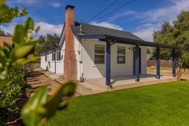 $925,000 | 171 South Pueblo Avenue, Ojai, CA 93023