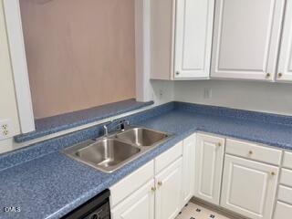 8737 Courage Court Raleigh, NC 27615 - Photo 5 of 28 IMG_1560