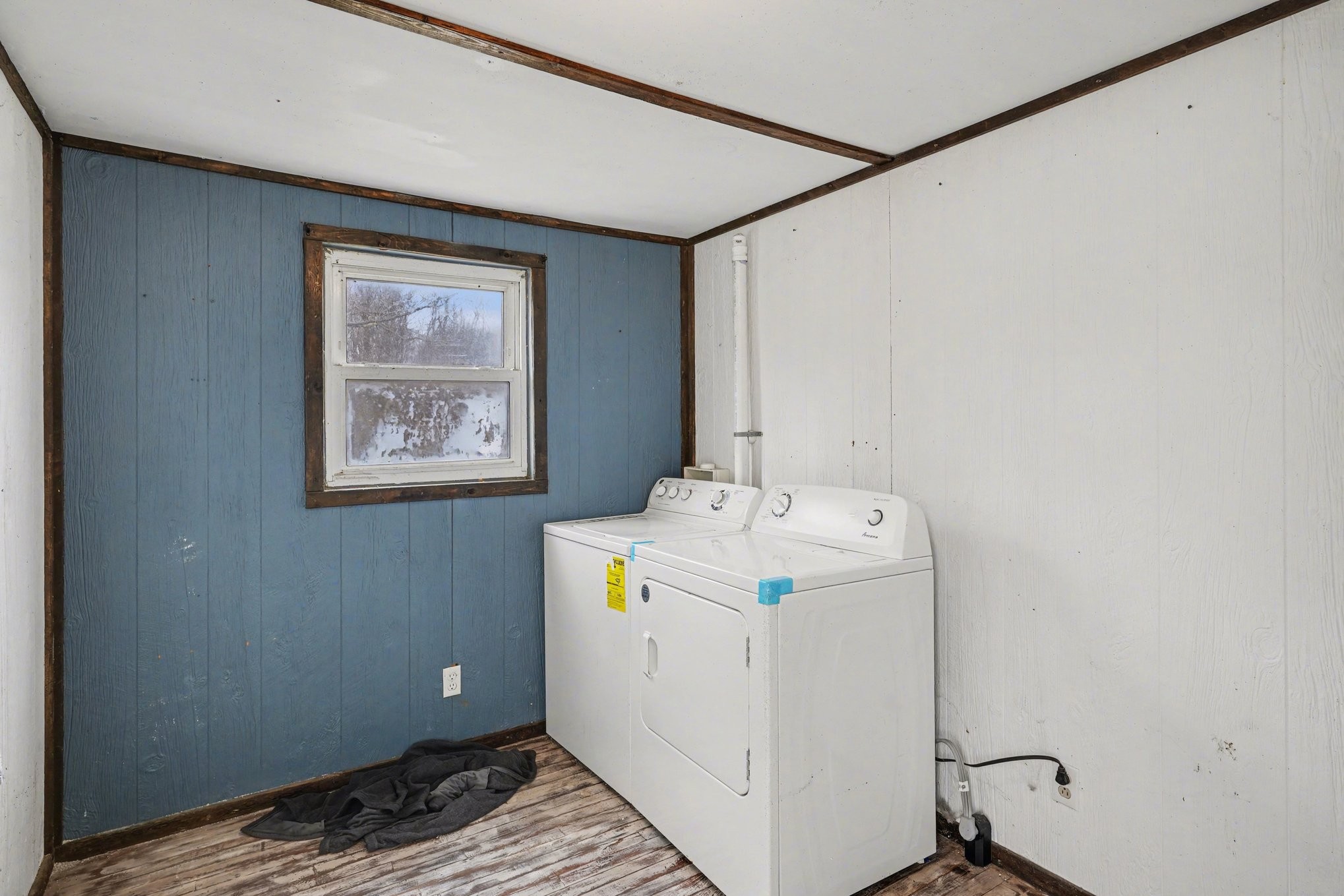 1323 Old Stage Road Charlotte, TN 37036 - Photo 15 of 25 a utility room with dryer and washer