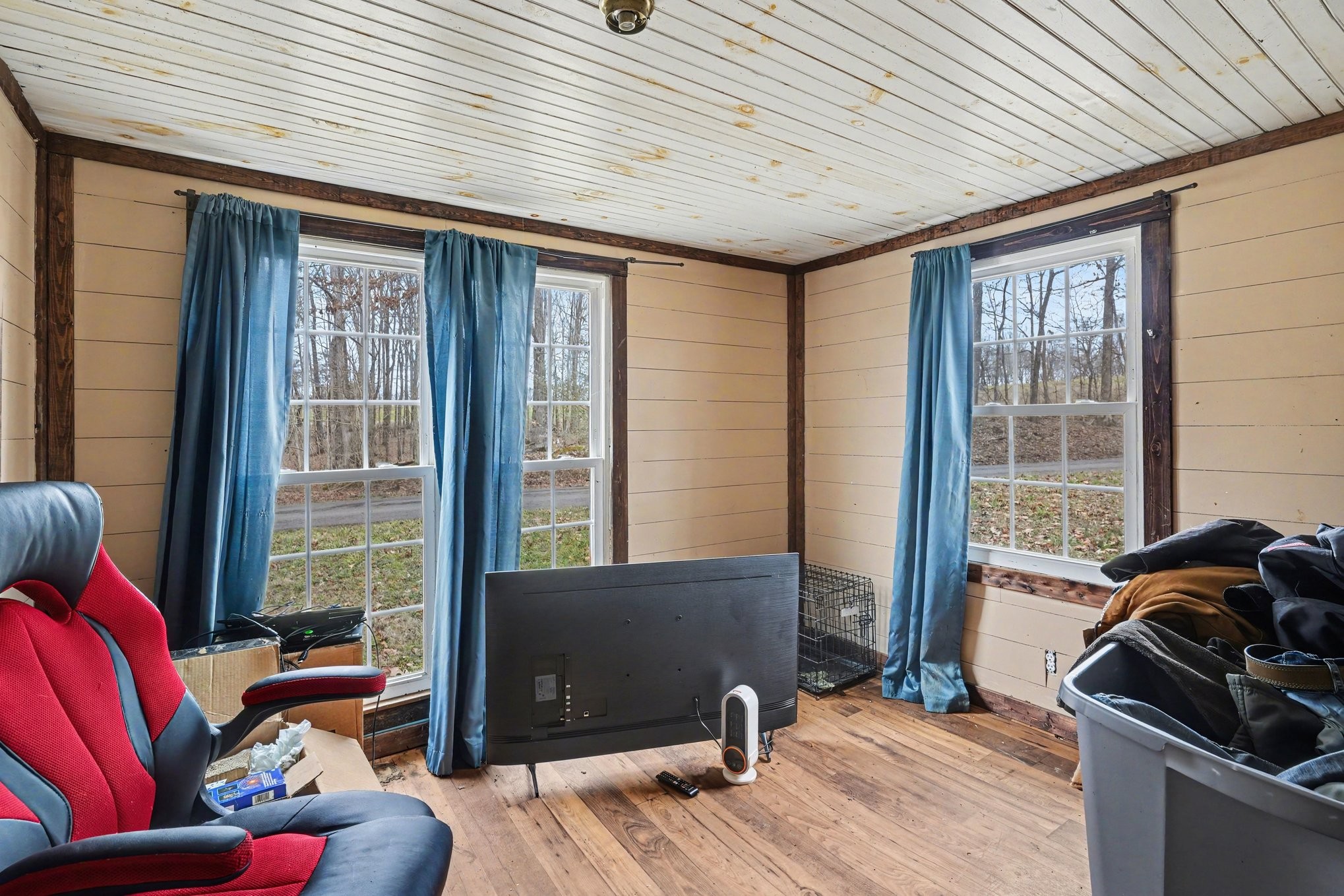 1323 Old Stage Road Charlotte, TN 37036 - Photo 17 of 25 a living room with furniture and a window