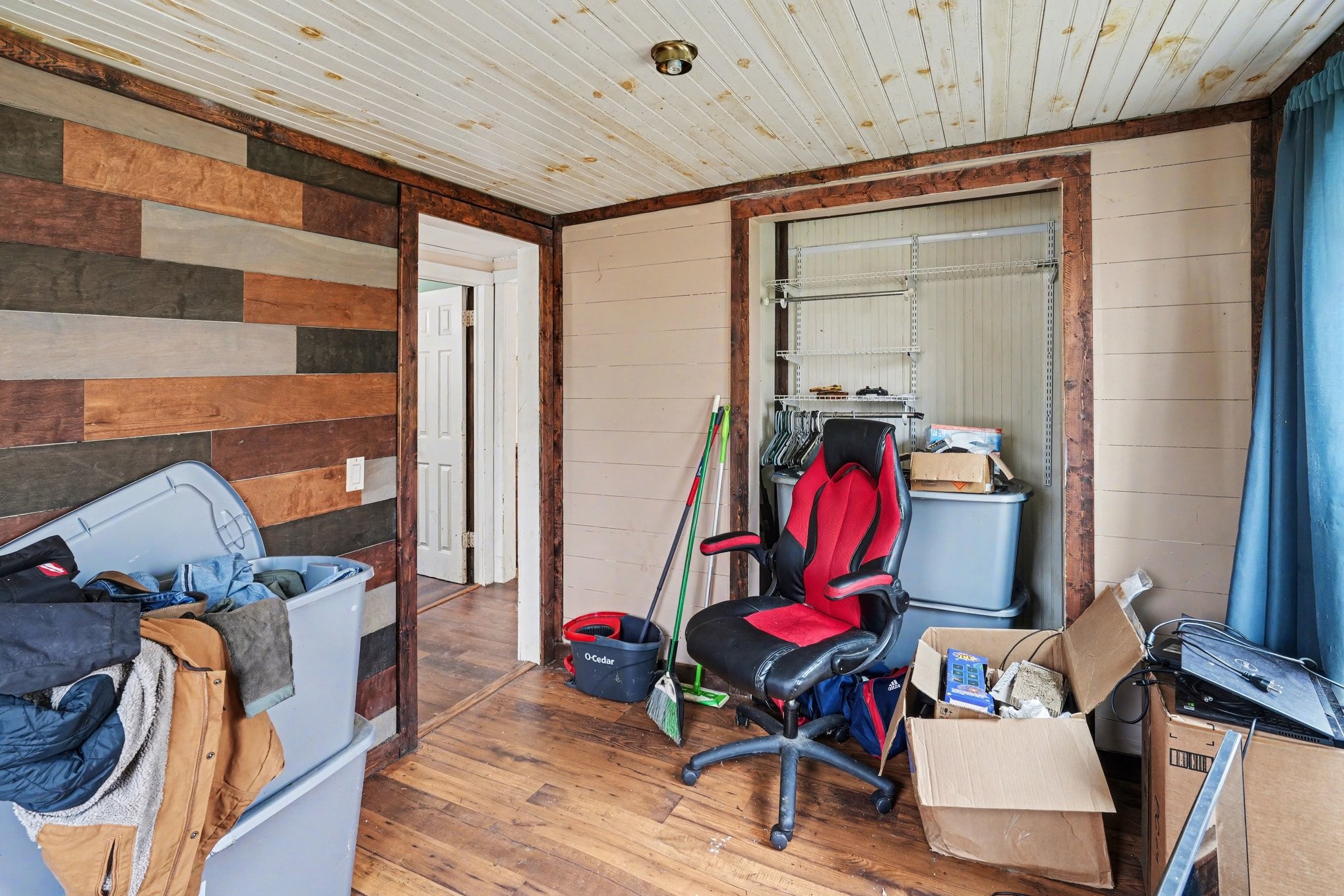 1323 Old Stage Road Charlotte, TN 37036 - Photo 19 of 25 a view of entryway with wooden floor