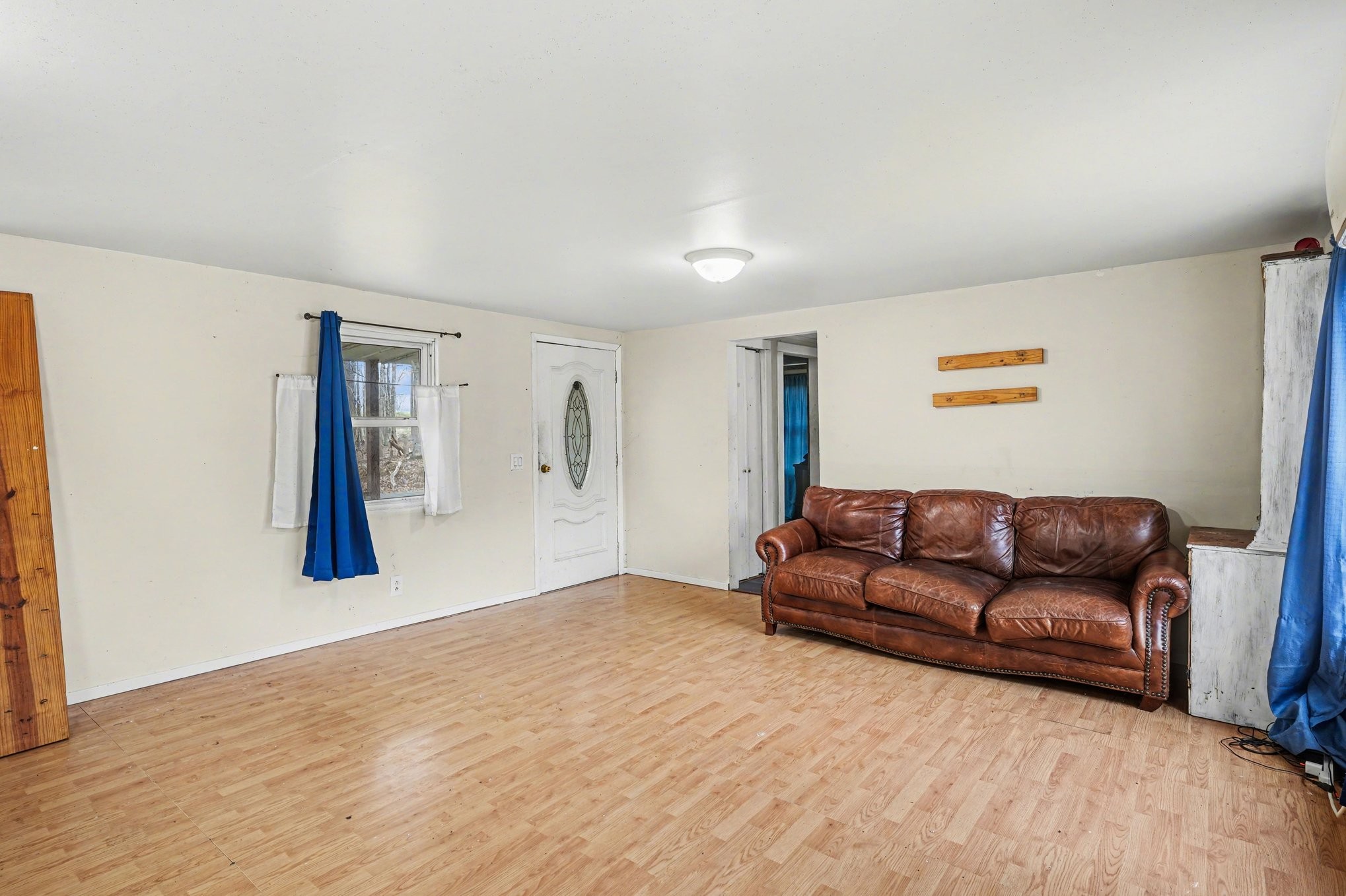 1323 Old Stage Road Charlotte, TN 37036 - Photo 5 of 25 a living room with furniture and a wooden floor