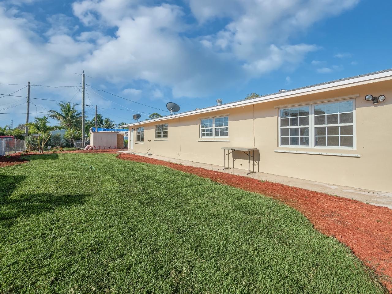 5884 Mango Road West Palm Beach, FL 33413 - Photo 1 of 15 001