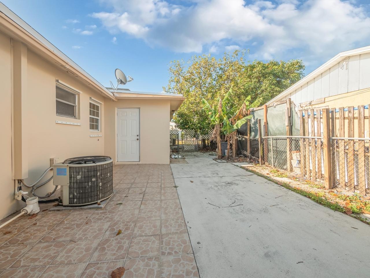 5884 Mango Road West Palm Beach, FL 33413 - Photo 15 of 15 014