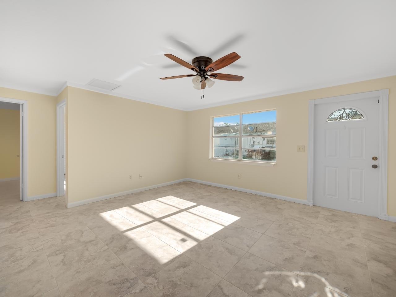 5884 Mango Road West Palm Beach, FL 33413 - Photo 4 of 15 008