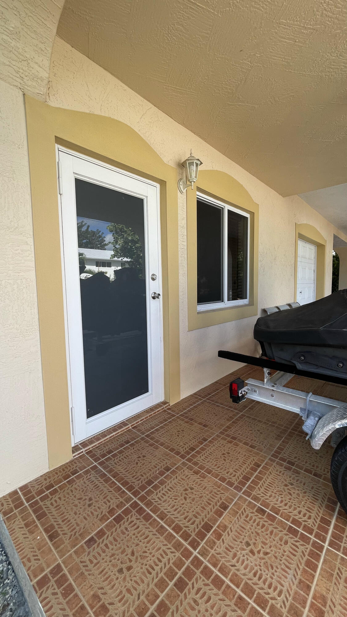 917 Red Bird Road Key Largo, FL 33037 - Photo 6 of 21 Guest unit entrance