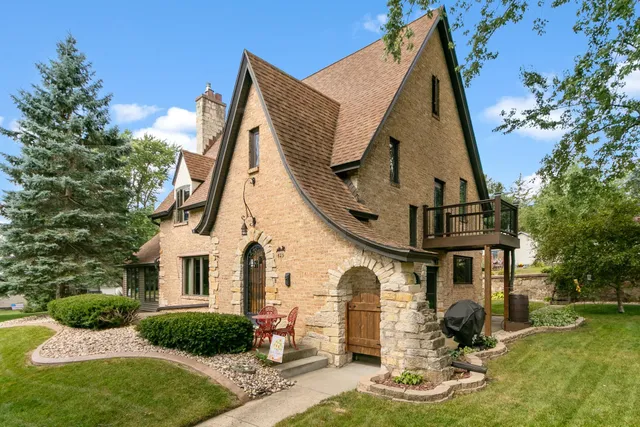 $395,000 | 523 West Edgewater Street, Portage, WI 53901