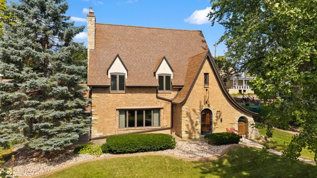 $395,000 | 523 West Edgewater Street, Portage, WI 53901