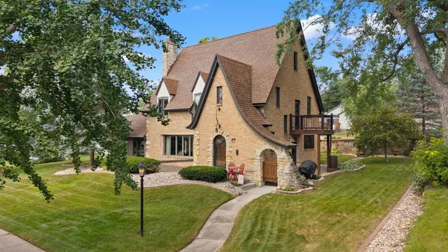 $395,000 | 523 West Edgewater Street, Portage, WI 53901