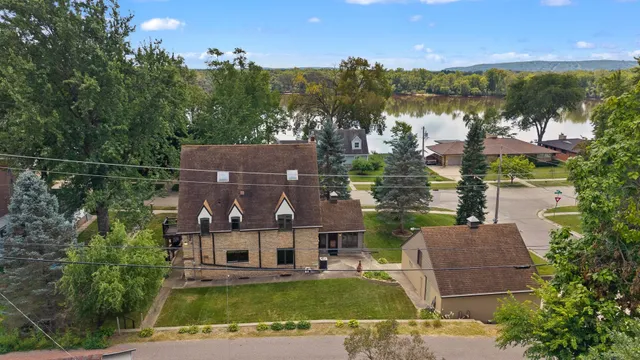 $395,000 | 523 West Edgewater Street, Portage, WI 53901