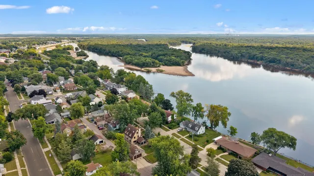 $395,000 | 523 West Edgewater Street, Portage, WI 53901