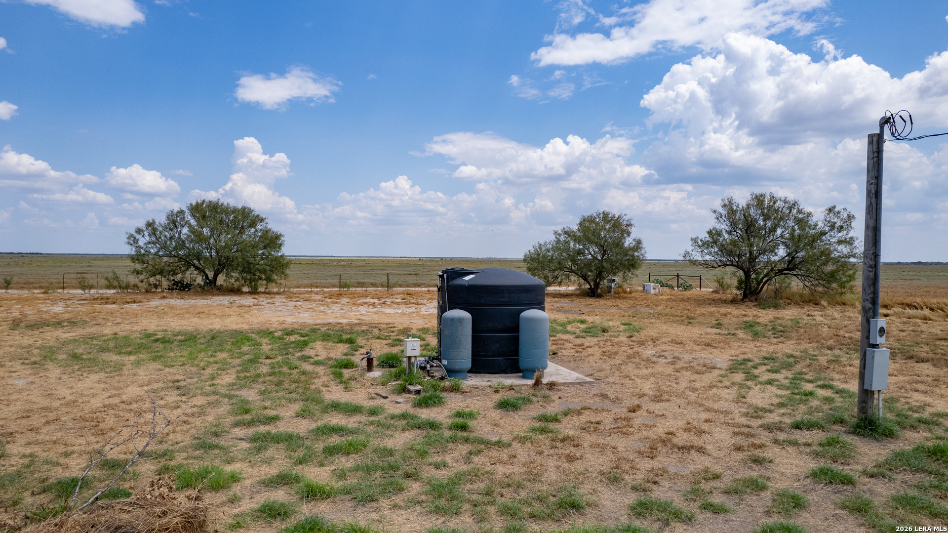 39 Jitterbug Road Crystal City, TX 78839 - Photo 5 of 12