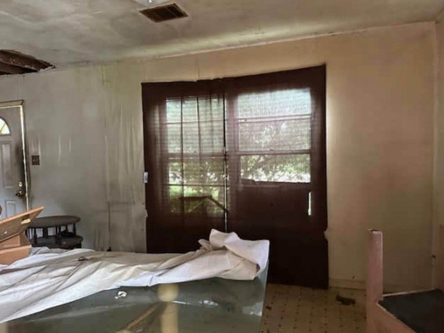 709 West Live Oak Street Angleton, TX 77515 - Photo 4 of 6