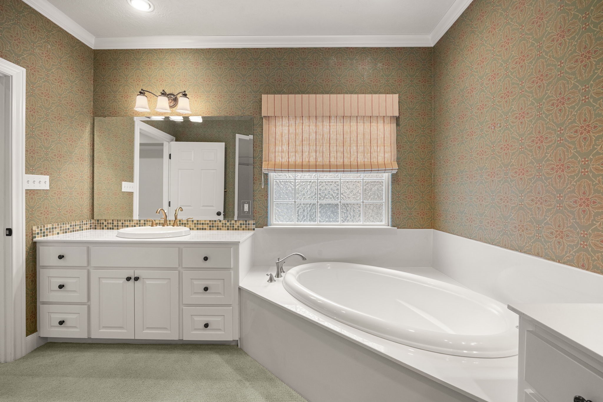 1220 Travis Street Columbus, TX 78934 - Photo 22 of 39 a bathroom with a bathtub sink and mirror