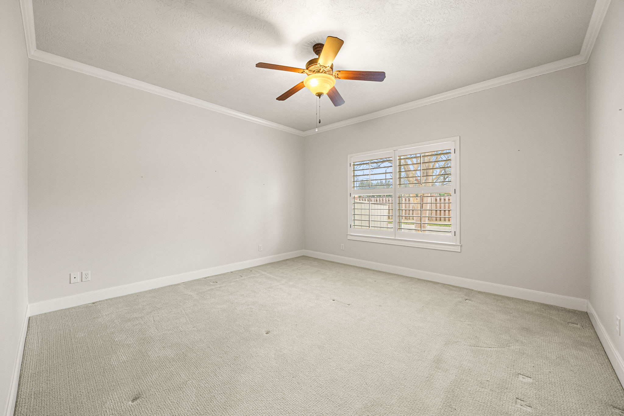 1220 Travis Street Columbus, TX 78934 - Photo 29 of 39 an empty room with ceiling fan and window