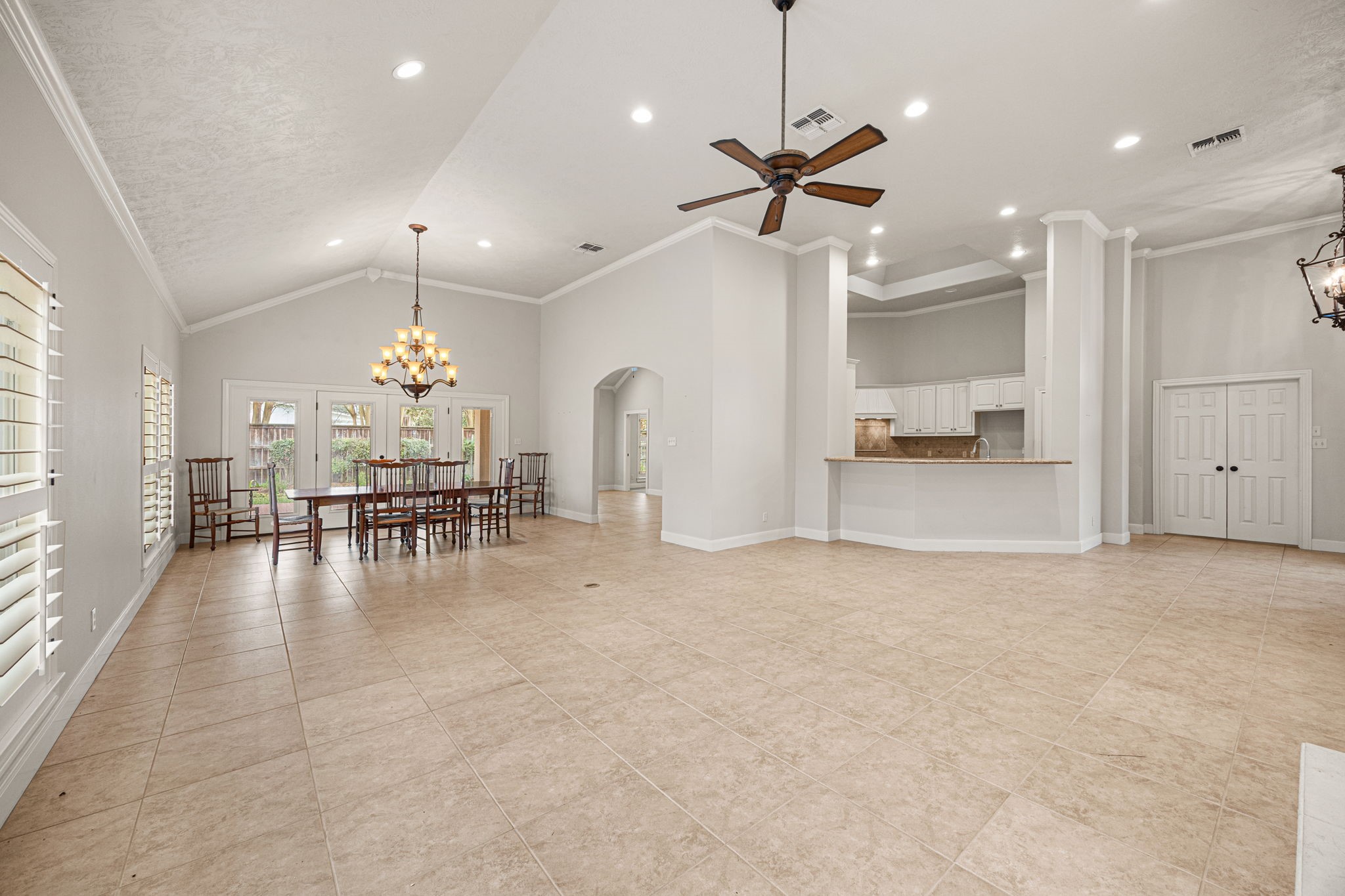 1220 Travis Street Columbus, TX 78934 - Photo 10 of 39 a view of dining room with furniture and chandelier