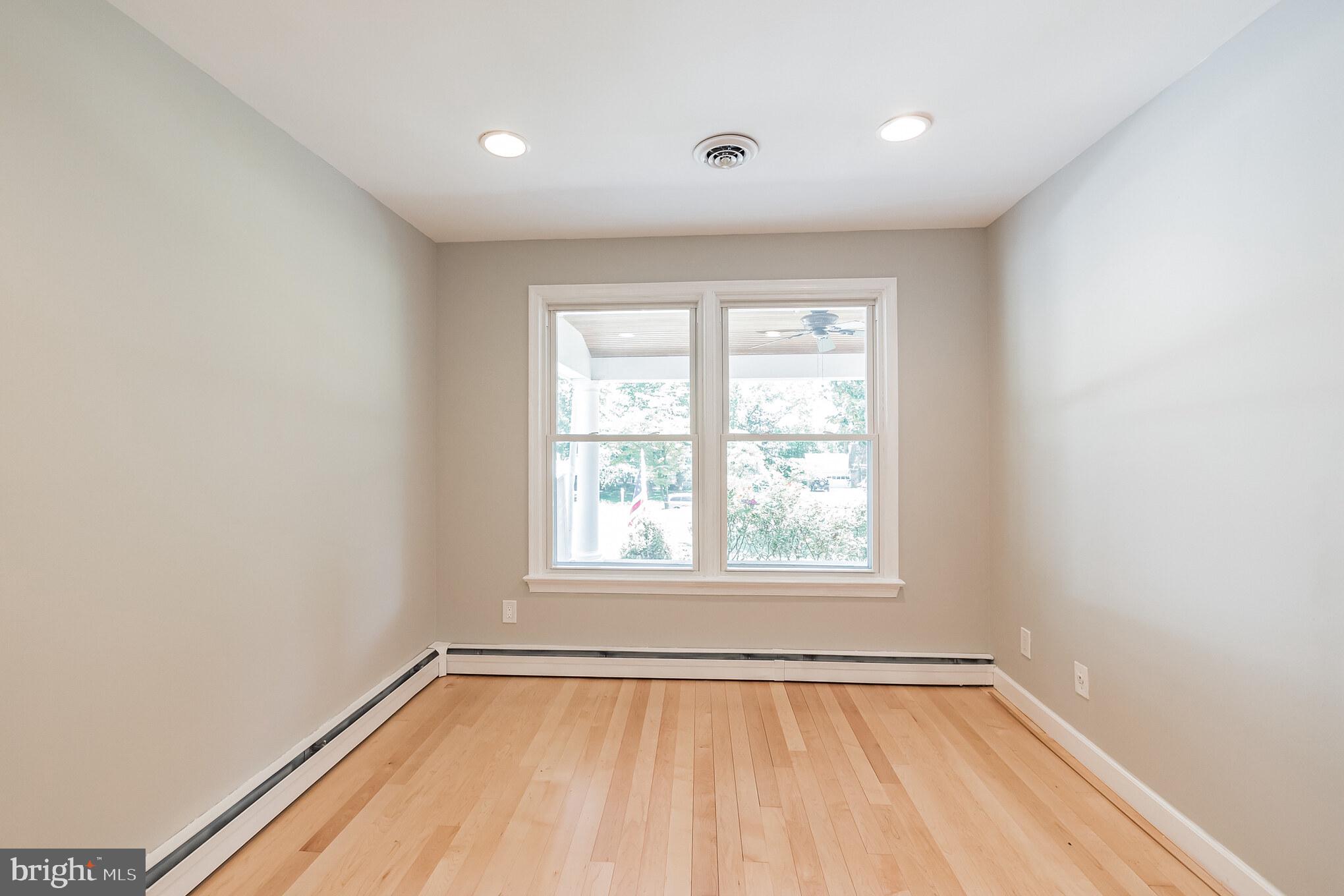 12517 Deoudes Road Boyds, MD 20841 - Photo 11 of 33 Main level office